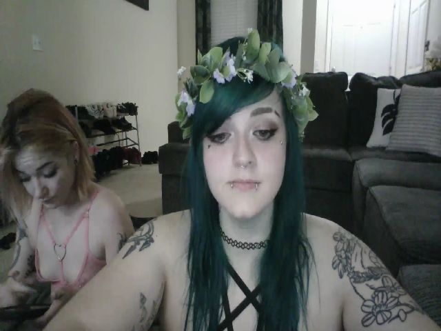 Live sex webcam photo for FloraSky #262984197
