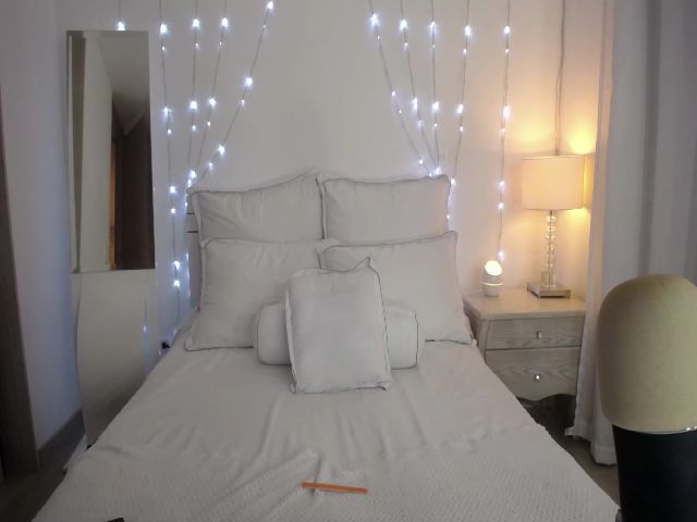 Live sex webcam photo for Marianviolet #258459652