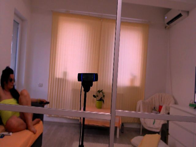Live sex webcam photo for Isabeladoll #260091785