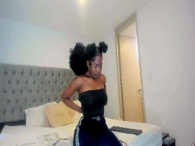 Live sex webcam photo for Afro__Goddess #259403567