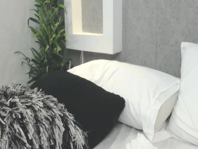 Live sex webcam photo for EmilyKurtx #259819335