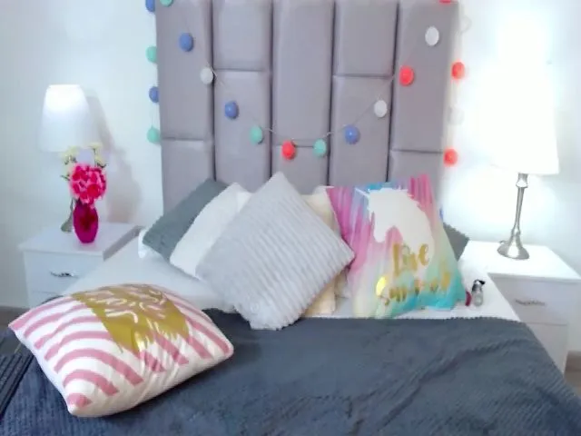 Live sex webcam photo for Mia_thompsons #255994747
