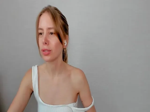 Live sex webcam photo for WowAlina_ #254824495