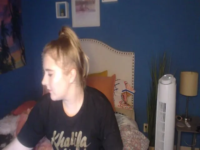 Live sex webcam photo for SnowWhiteXxxx #256392414