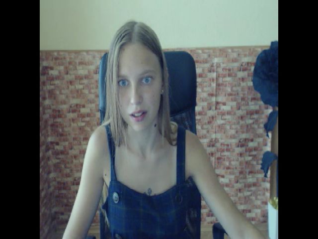 Live sex webcam photo for SshyTeen #255576264