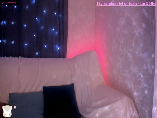 Live sex webcam photo for JuliyaLuv #258894912