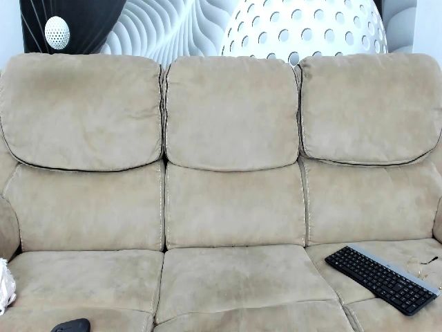 Live sex webcam photo for HaleySweet18 #255816199