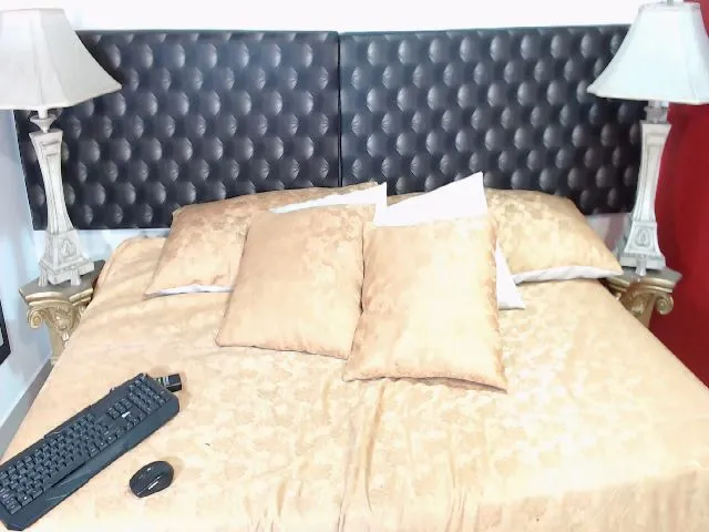 Live sex webcam photo for SharaEbony1 #260682224