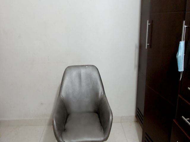 Live sex webcam photo for Angelina323 #254380944