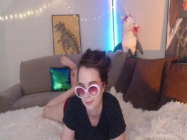 Live sex webcam photo for LizzyPeach #257833398