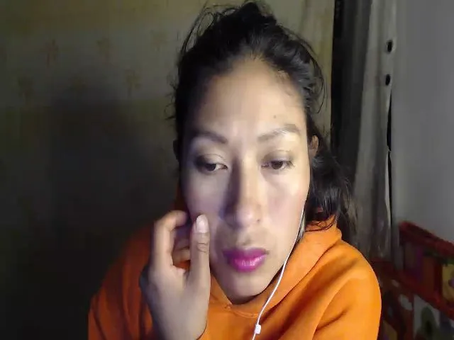 Live sex webcam photo for CHILENITAHOT #262495830