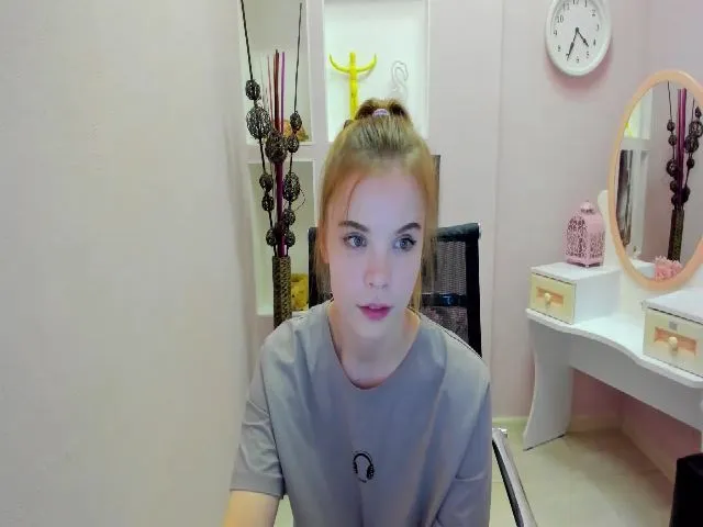 Live sex webcam photo for VeronicaRangy #264633985