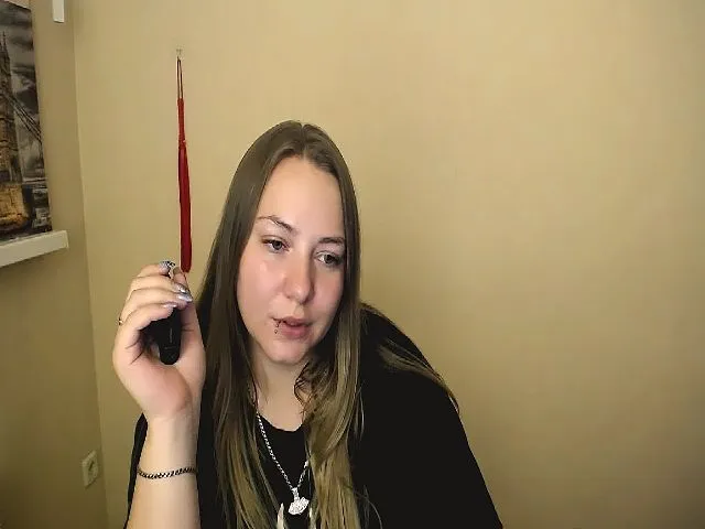 Live sex webcam photo for StellaJ_ #258399342