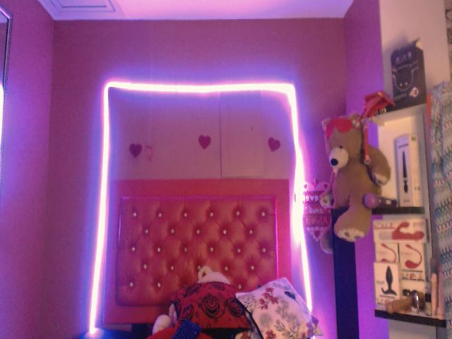 Live sex webcam photo for ELSIEMORRIS #257915262