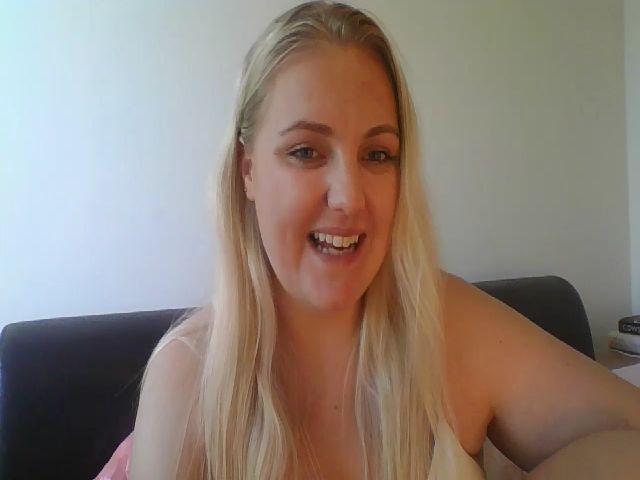 Live sex webcam photo for JessyLou #258671638