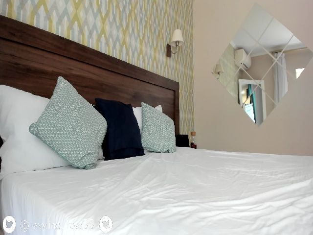 Live sex webcam photo for Evelinarosse #264751811