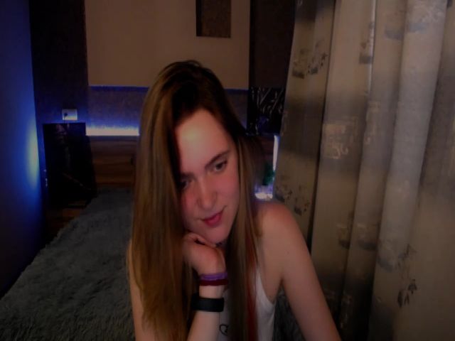 Live sex webcam photo for Ella_Hudson #252698312