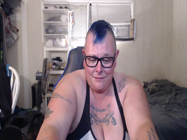 Live sex webcam photo for PunkChick420 #252777874