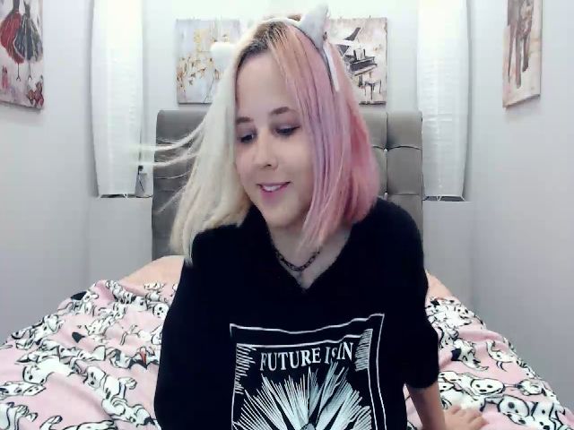 Live sex webcam photo for Helokit #255939924