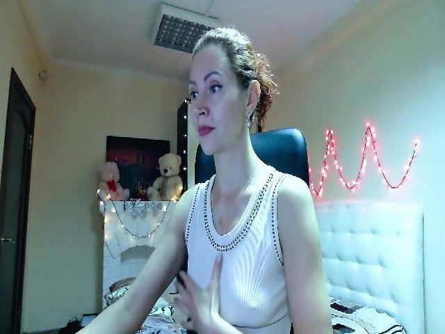 Live sex webcam photo for XeniaMilf #252538718