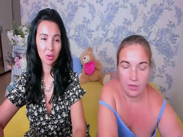 Live sex webcam photo for NikaRysa #258705775