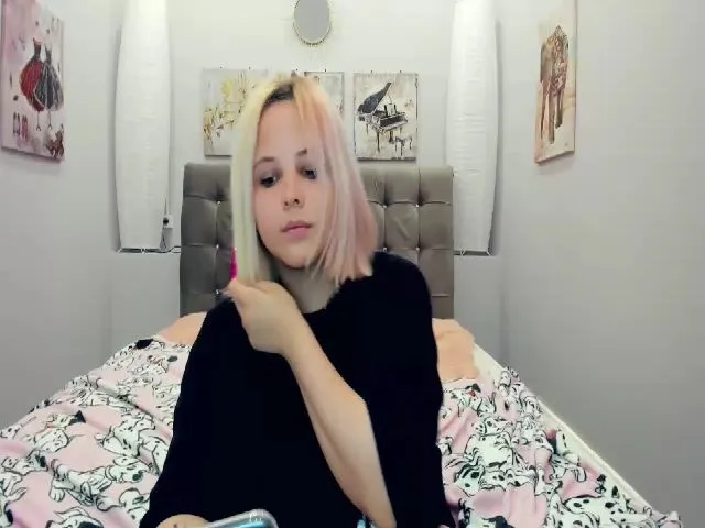 Live sex webcam photo for Helokit #262002288