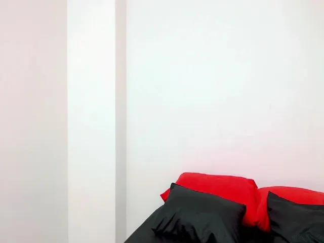 Live sex webcam photo for IvannaSofia20 #263290039