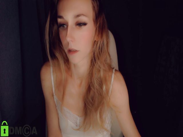 Live sex webcam photo for EmilyyyClark #262822118