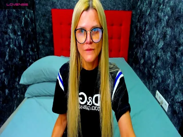 Live sex webcam photo for ProdigyGirl #258264351