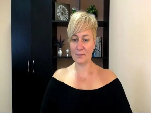 Live sex webcam photo for KailyMey #252833458