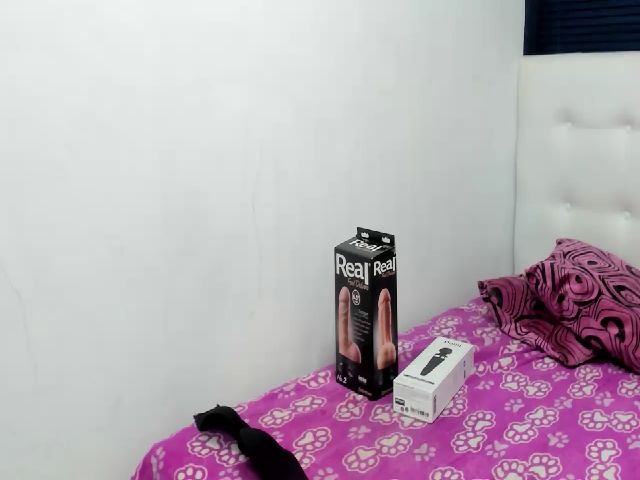 Live sex webcam photo for sexyfox_18 #264776388