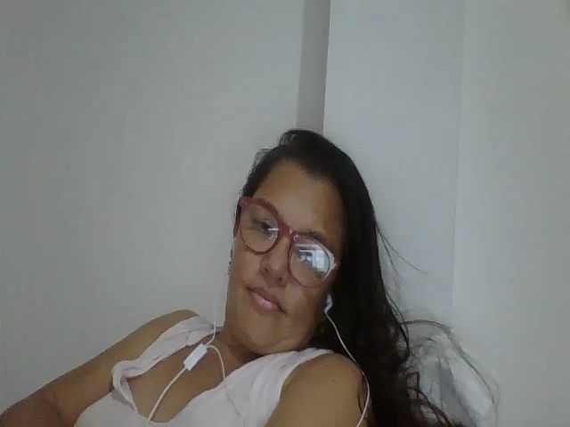 Live sex webcam photo for SweetLola01 #255839633