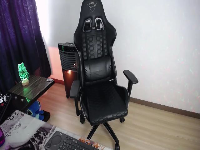 Live sex webcam photo for BiancaMiller #255976365