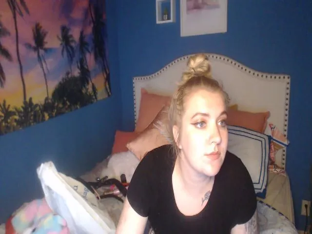 Live sex webcam photo for SnowWhiteXxxx #254341092