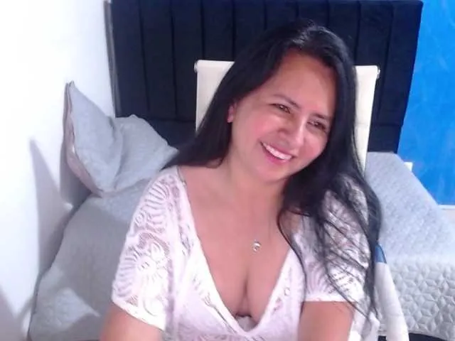 Live sex webcam photo for LaurenMature #251030493
