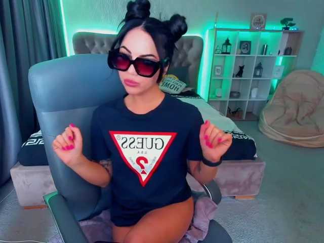 Live sex webcam photo for RayLenee #241416884