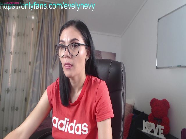 Live sex webcam photo for Evelynevi #260544259