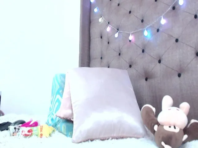 Live sex webcam photo for GreenBlondie #256306123