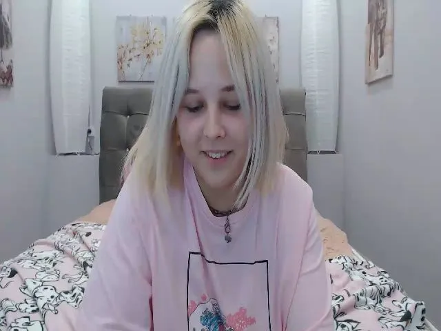 Live sex webcam photo for Helokit #254109619