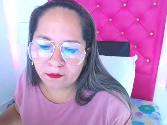 Live sex webcam photo for NicolTamara #287938982