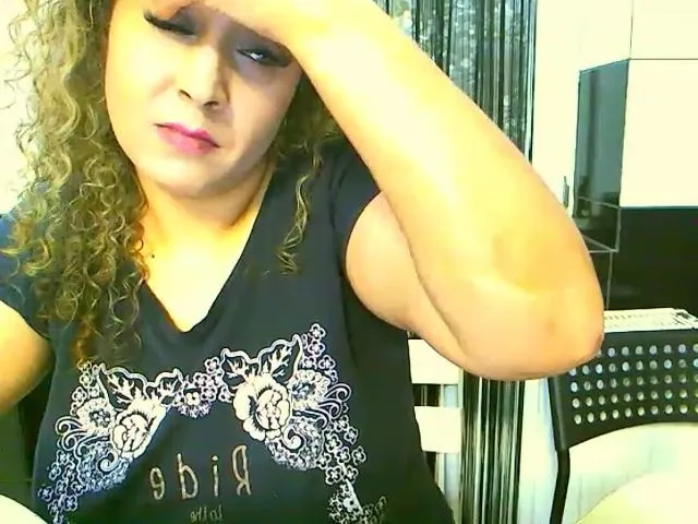 Live sex webcam photo for Lesby2Squirty #263393745