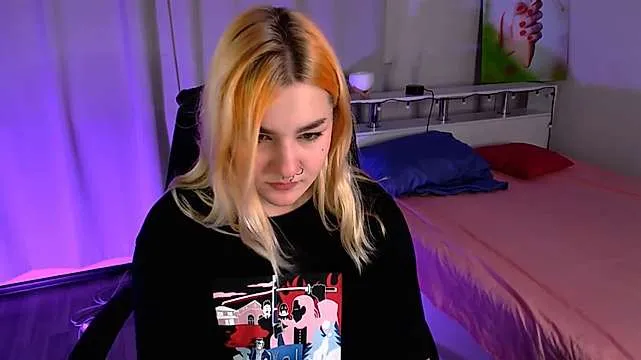 Live sex webcam photo for Enny_Peach #252060736