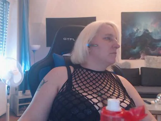Live sex webcam photo for DrachenLady39 #250690048