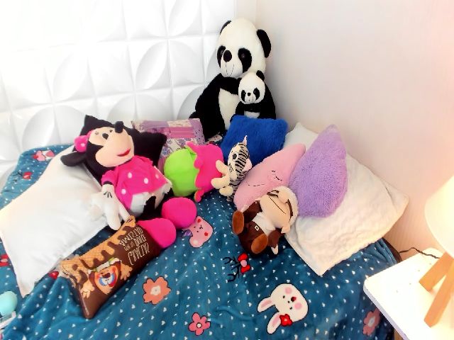 Live sex webcam photo for KateMoore3 #253986270