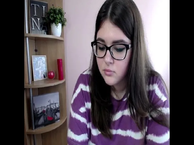 Live sex webcam photo for SweetyTinna #260544995