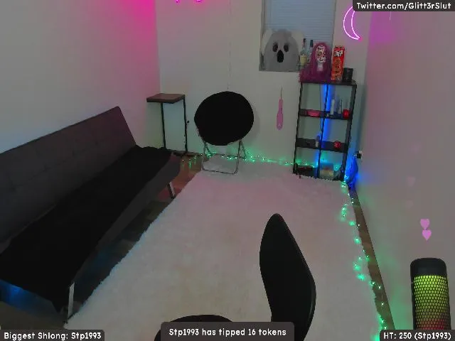 Live sex webcam photo for Glitt3rSlut #258391922