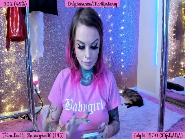 Live sex webcam photo for MarilynJane #256069598