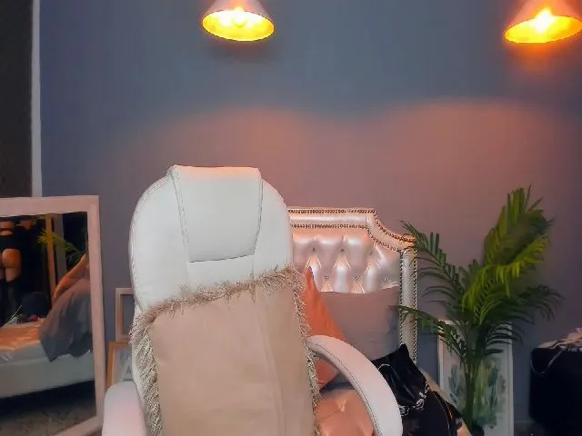 Live sex webcam photo for Alysonluvv #254182779