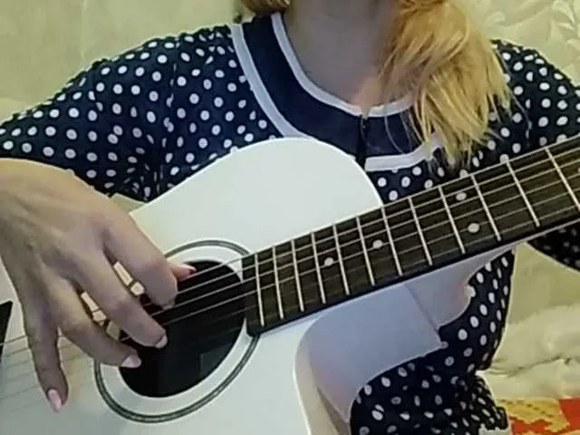 Live sex webcam photo for Lady-Erata #241175644