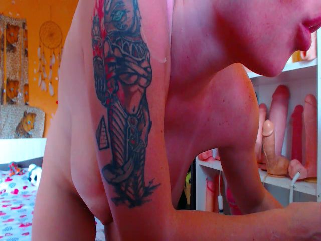 Live sex webcam photo for Cuminmenowbby #253112962